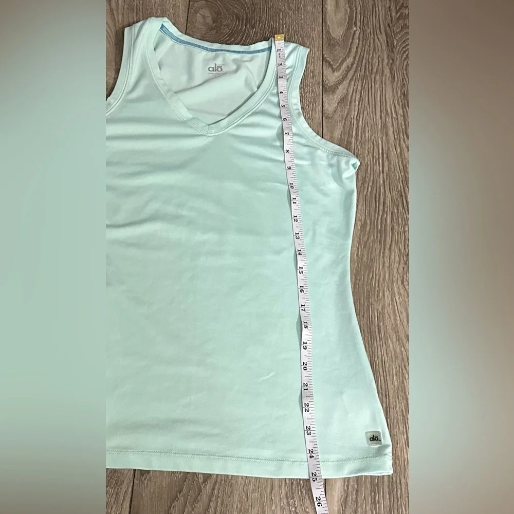 ALO Yoga Green Fitted Tank Top 💚🤍 - Picture 6 of 13